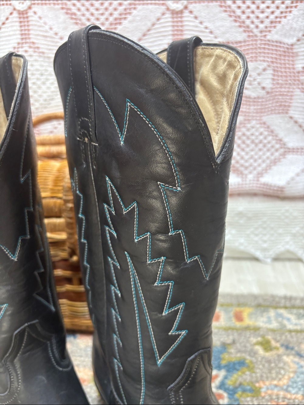 👻sold👻Wells Fargo Leather Cowboy Boots with Turquoise Stitching - Picture 3 of 10